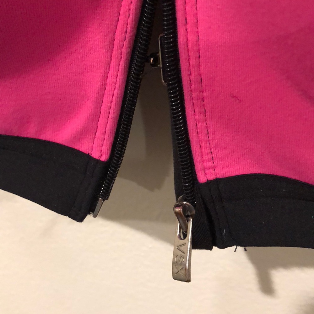 Victoria’s Secret Front-close Sports Bra - Picture 4 of 5
