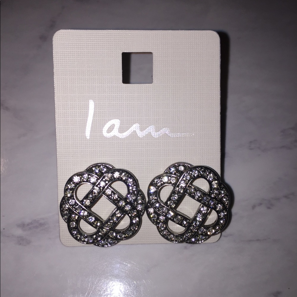 Elegant studs💎