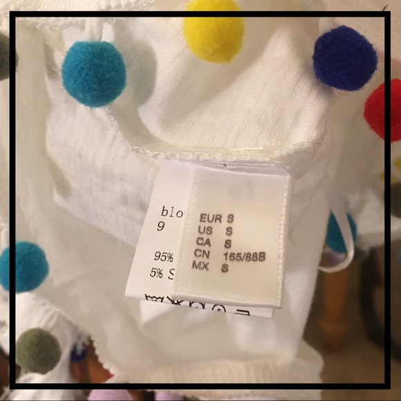 🆕 WHITE PEASANT CROP TOP WITH COLOR POM POM TRIM - Picture 5 of 8