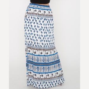 Printed maxi skirt. Blue, black, & white 💙💙