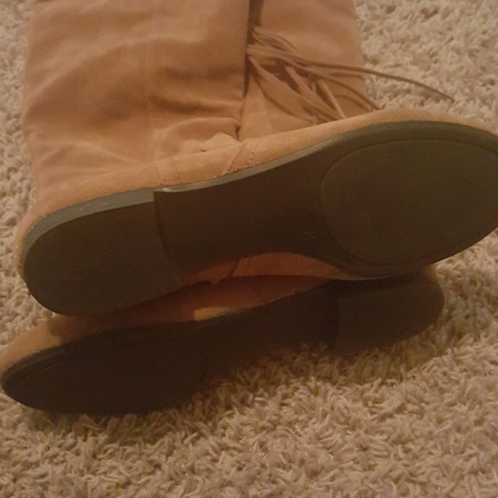 Beautiful boots - Picture 2 of 2