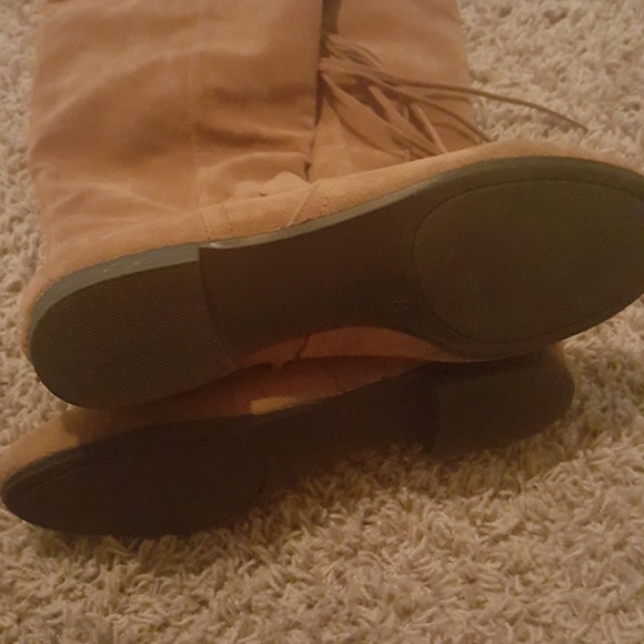 Beautiful boots - Picture 2 of 2