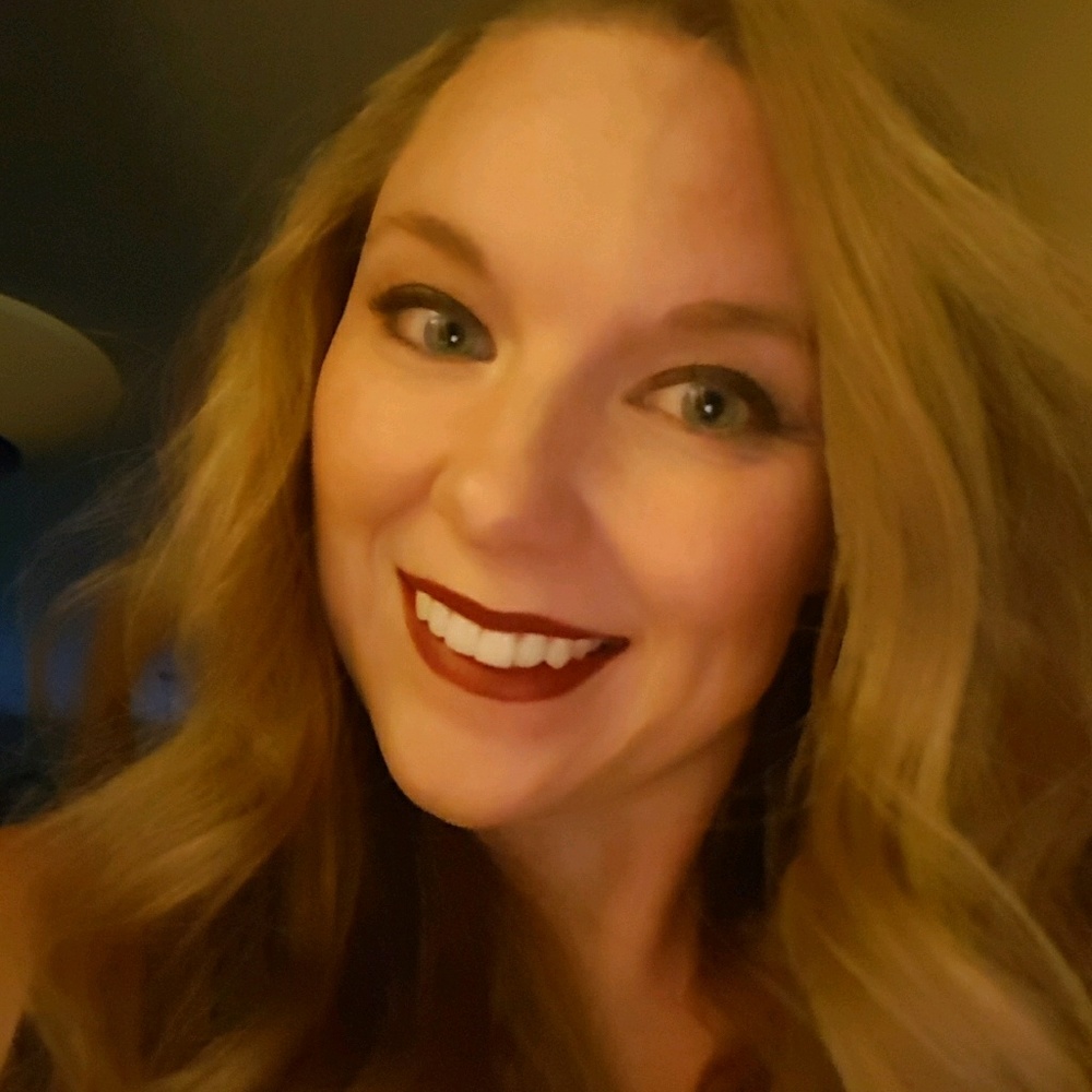 Meet your Posher, Steph
