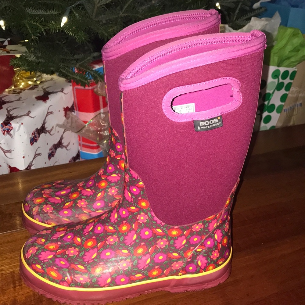 BOGS Tall pink print boots size 4.