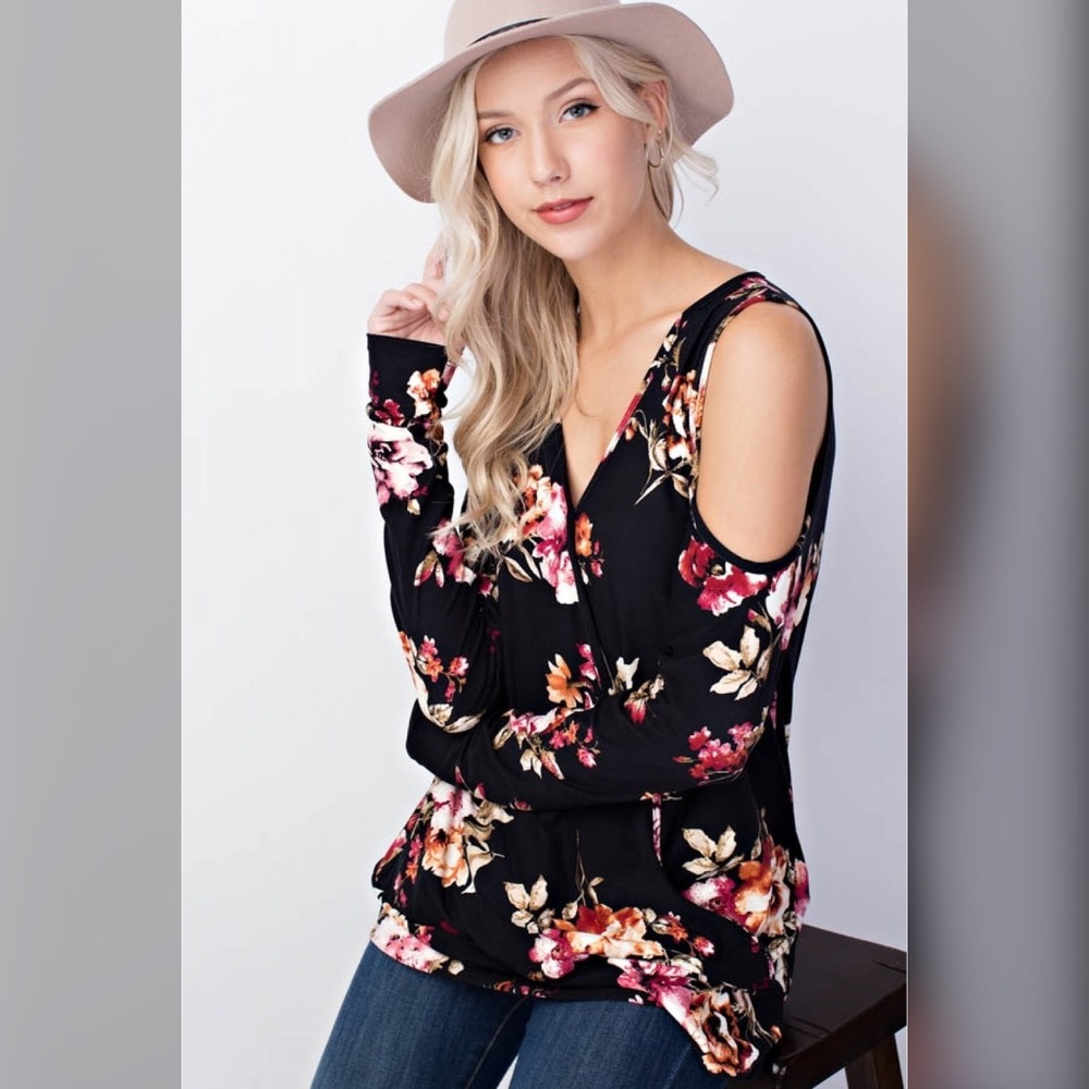 Last one!! Soft Surplice Cold Shoulder Tunic 🌺 - Picture 4 of 6