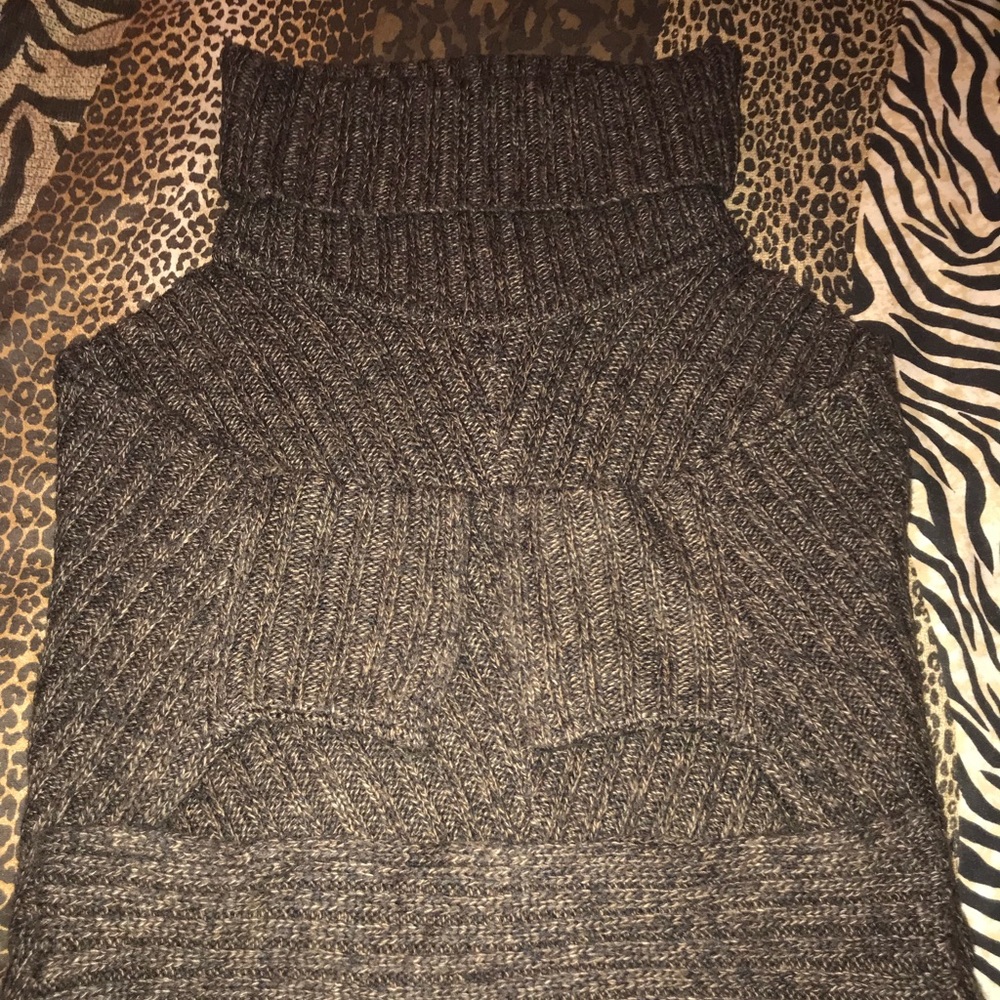 Romeo & Juliet Couture Brown Ribbed Sweater Size M