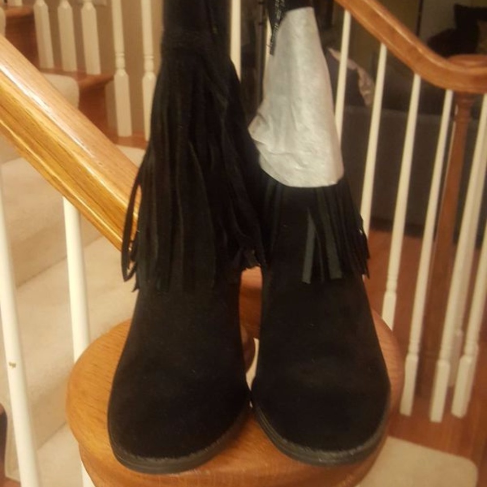 BRECKELLE'S BLACK SUEDE BOOTS