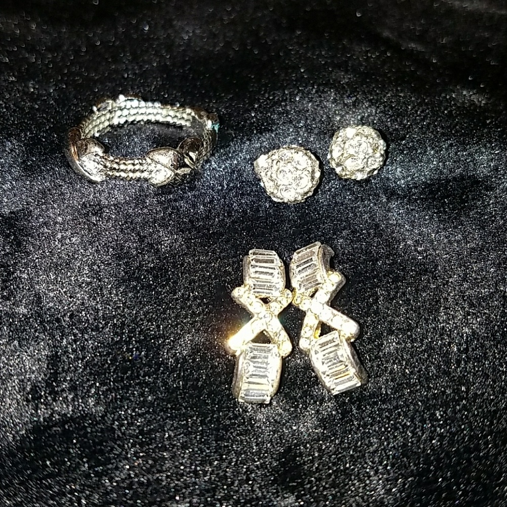 Cubic zirconia earring set with ring