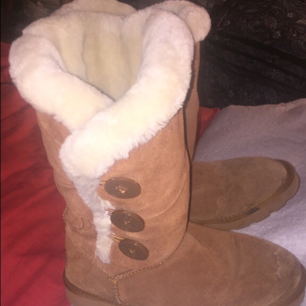 Chestnut UGGs Bailey Button Size 8 Women’s