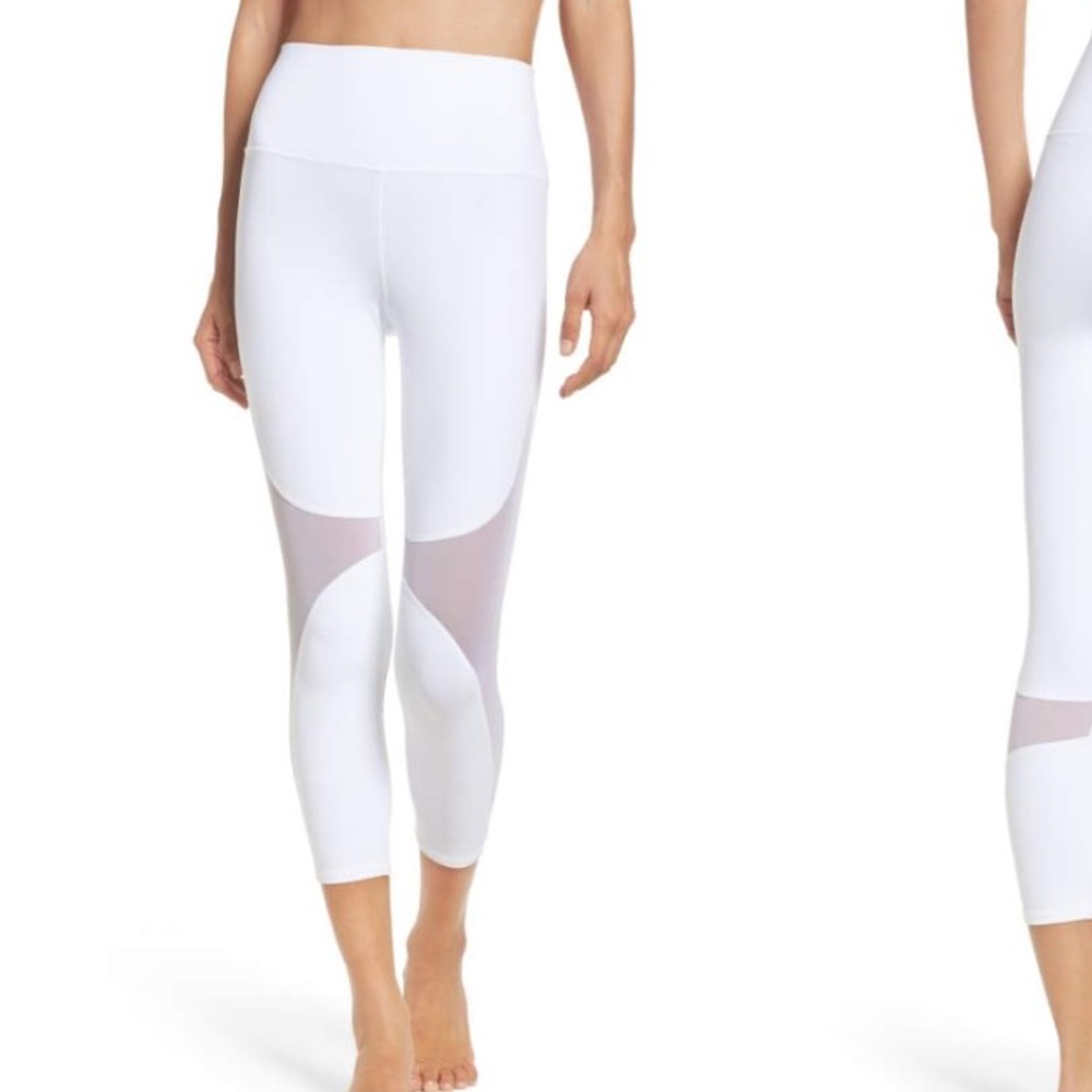 white Capri yoga leggings, ALO nordstrom size M