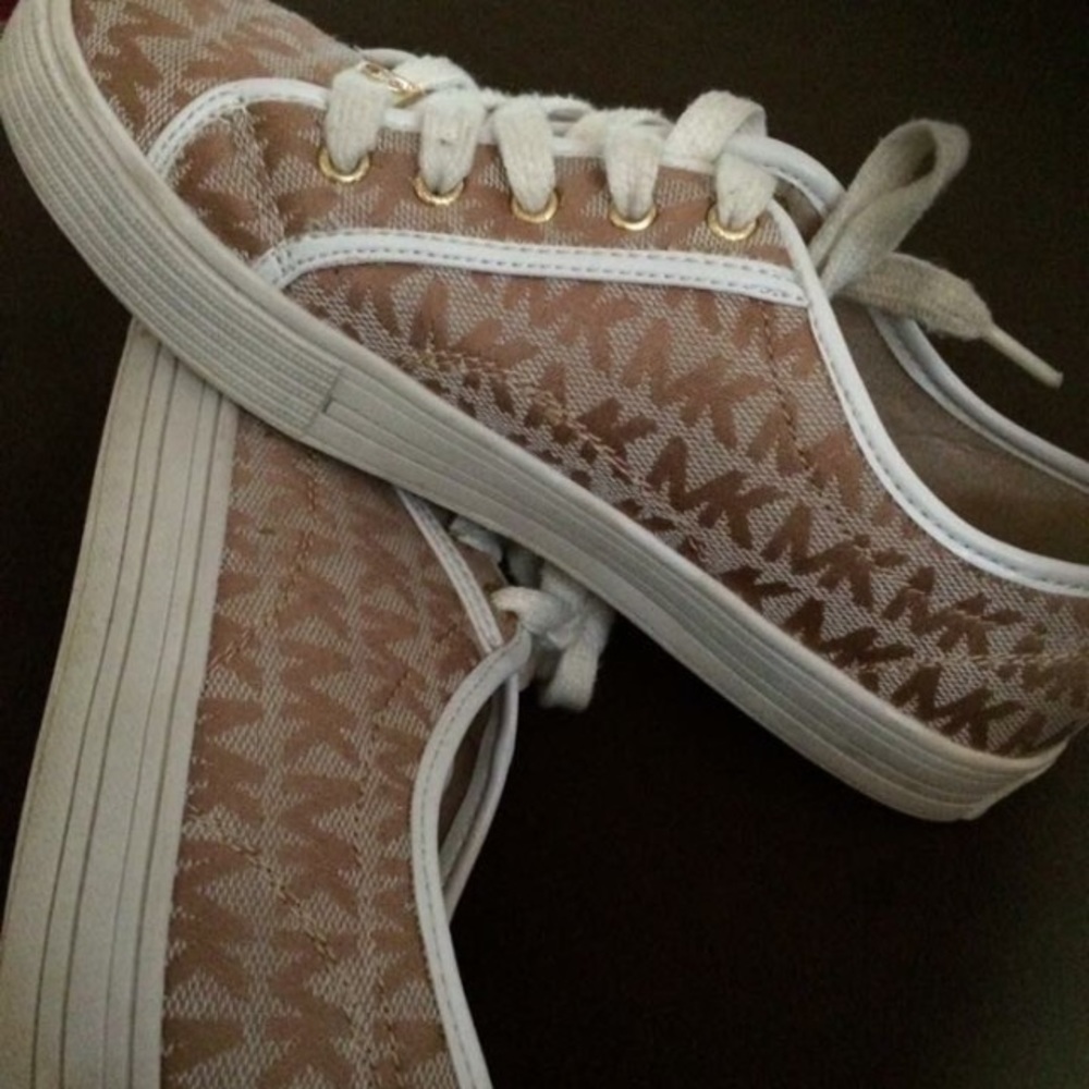 Girls shoes