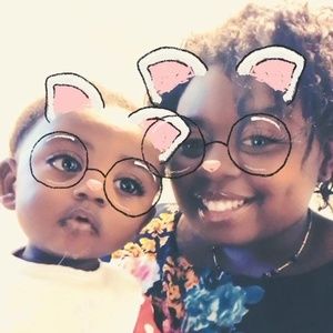 Meet your Posher, Elecia