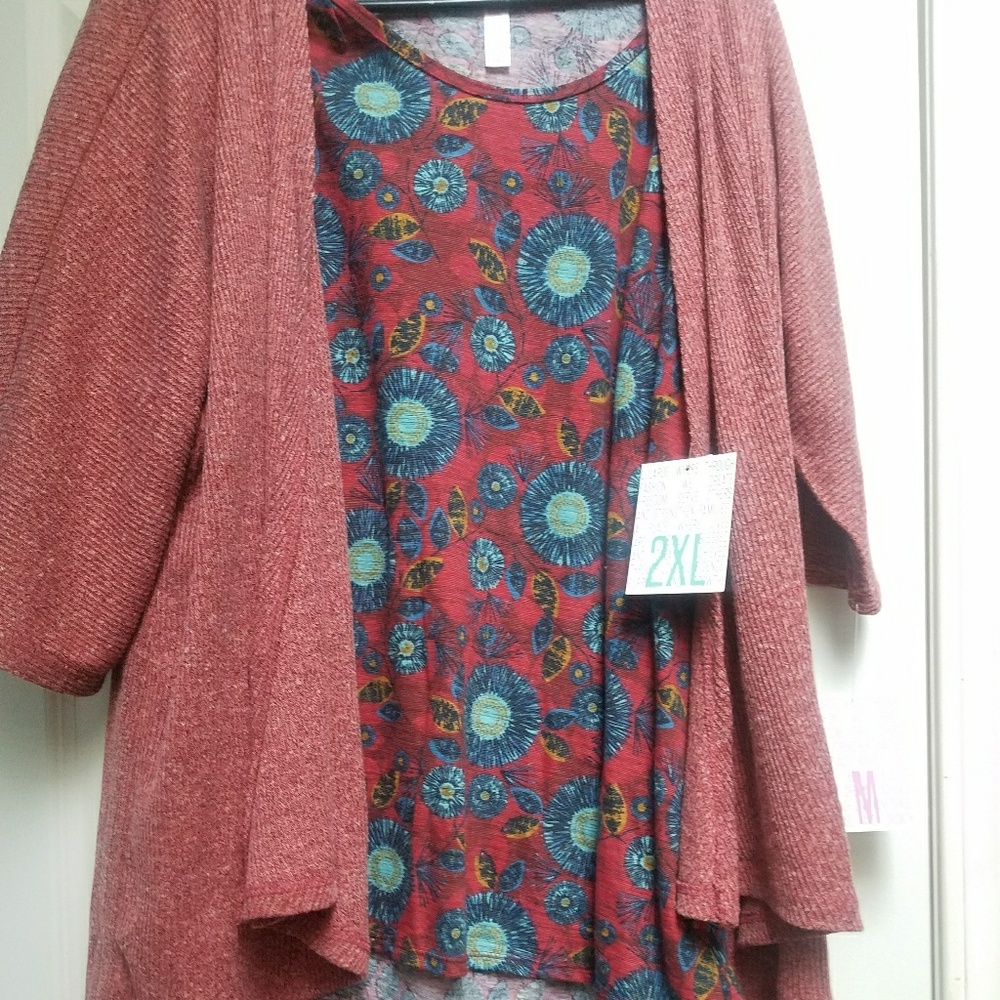 2 pieces Lularoe 2xl classic t and Med Lindsay