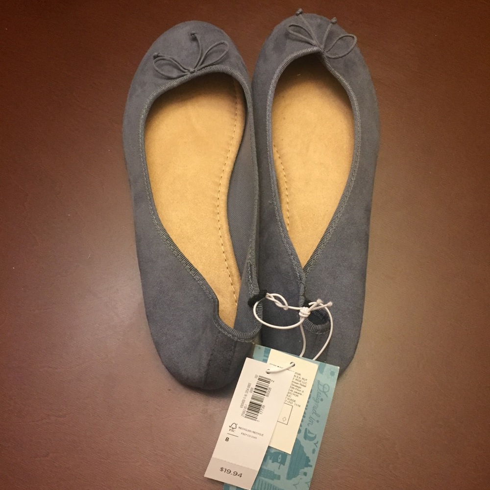 Old Navy NWT faux suede flats.