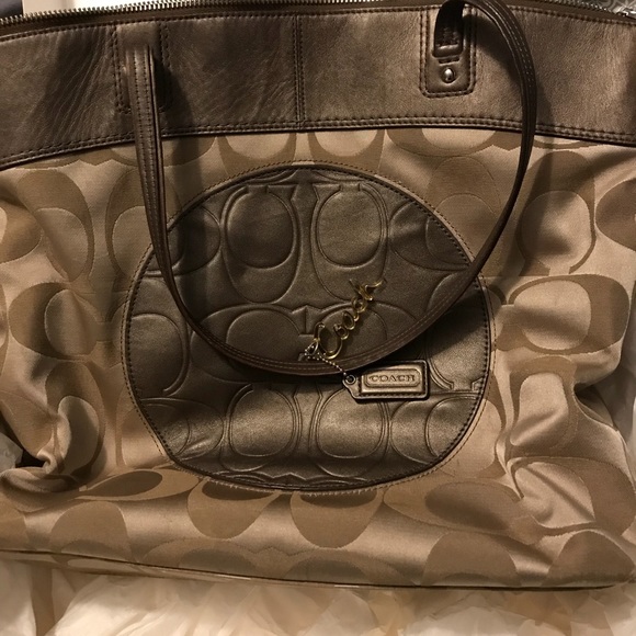 Large coach purse - Picture 3 of 4