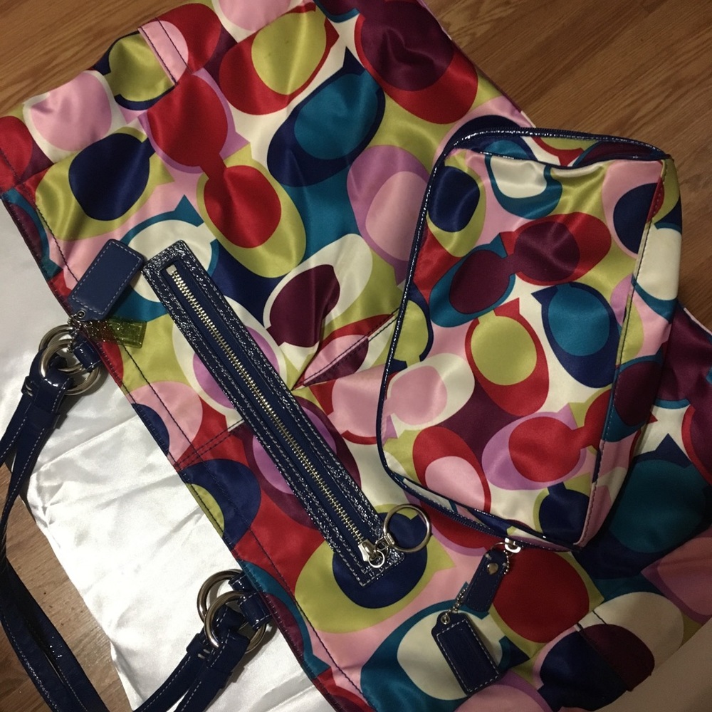 Large tote bag and cosmetic bag