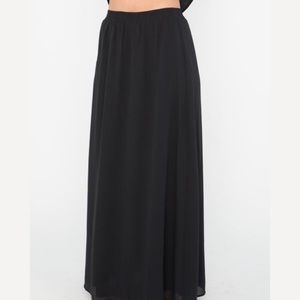Black long maxi skirt. Elastic waist ❤️