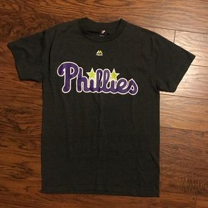 2 phillies tee shirts