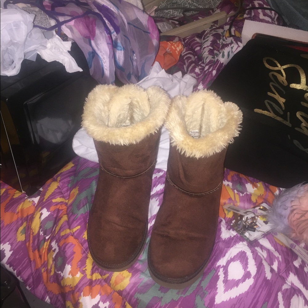 Chocolate UGG Bailey Bow Size 8 Women’s