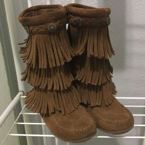 Girls Minnetonka fringe boots size 10
