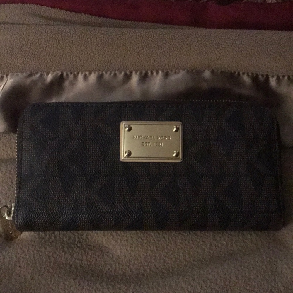 MK wallet don't purchase on hold