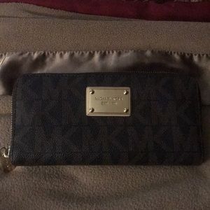 MK wallet don't purchase on hold
