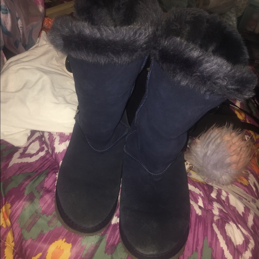Navy Blue UGG Bailey Button Size 8 Women’s