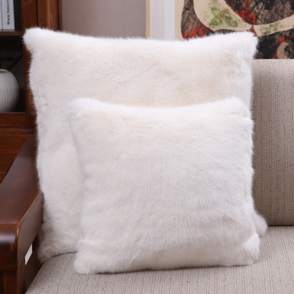 Lindsey Home Fashion "White Bear" Faux Fur Pillow - Picture 1 of 2