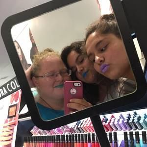 Meet your Posher, Casandra