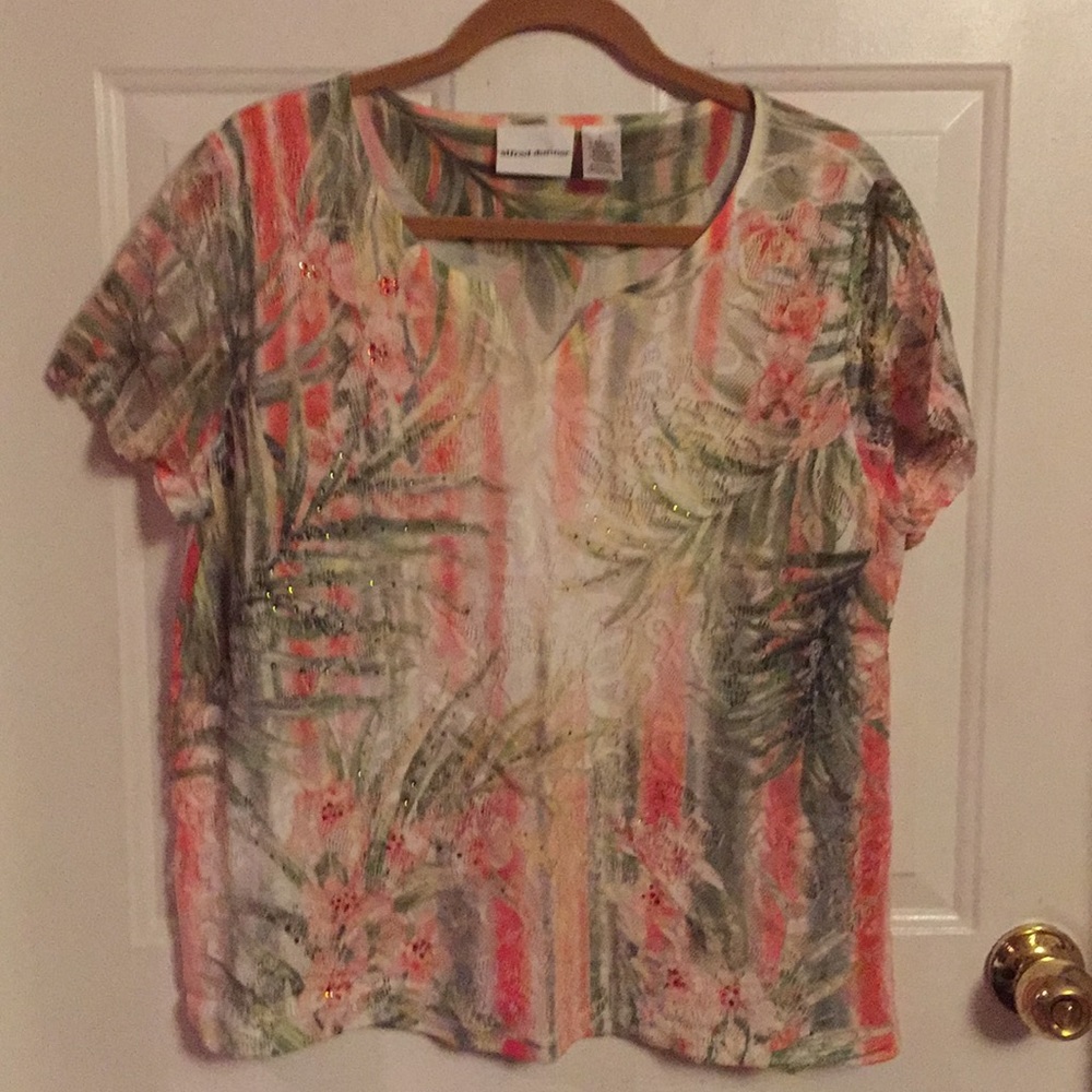 Short sleeve top