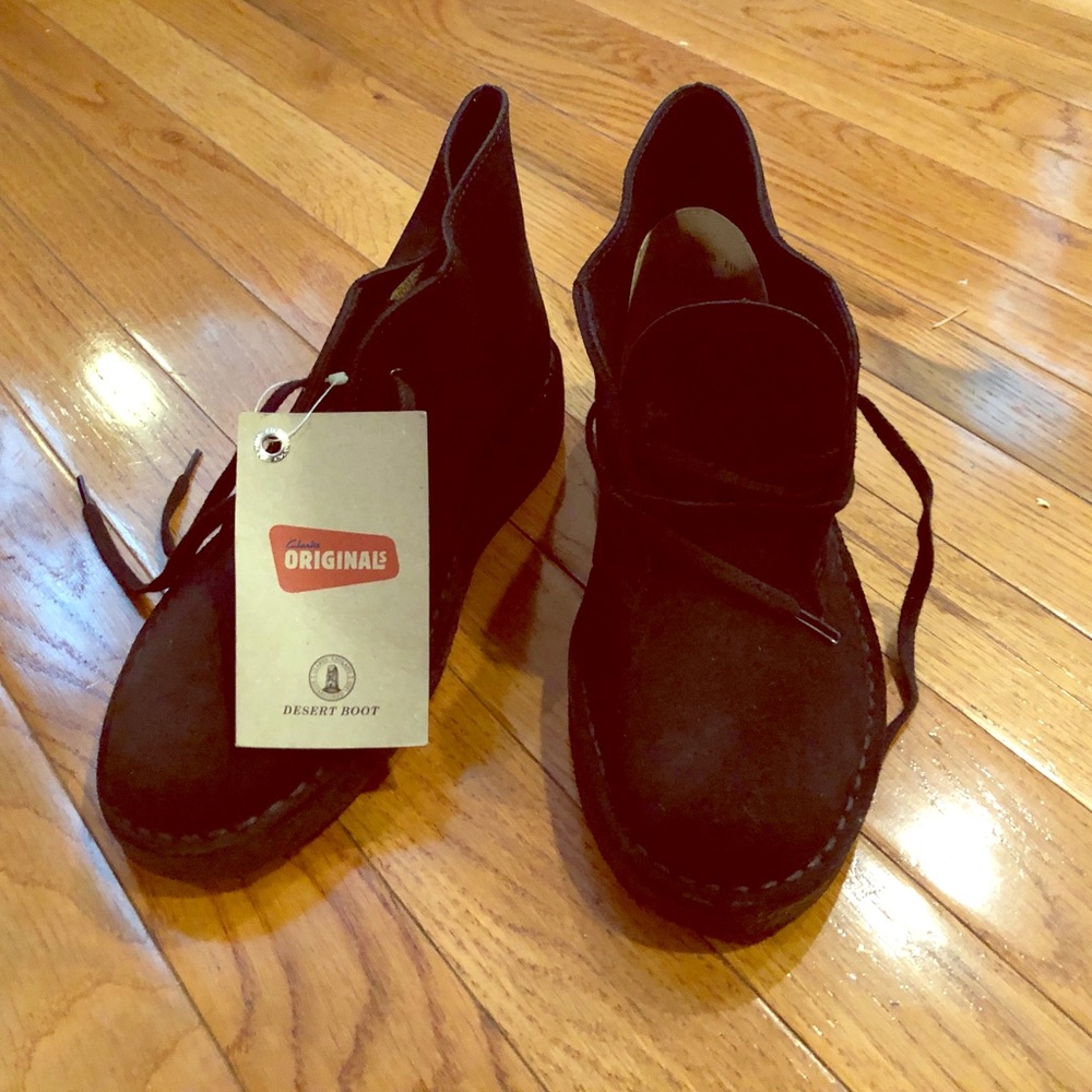 Clark’s black suede desert boot. NWT