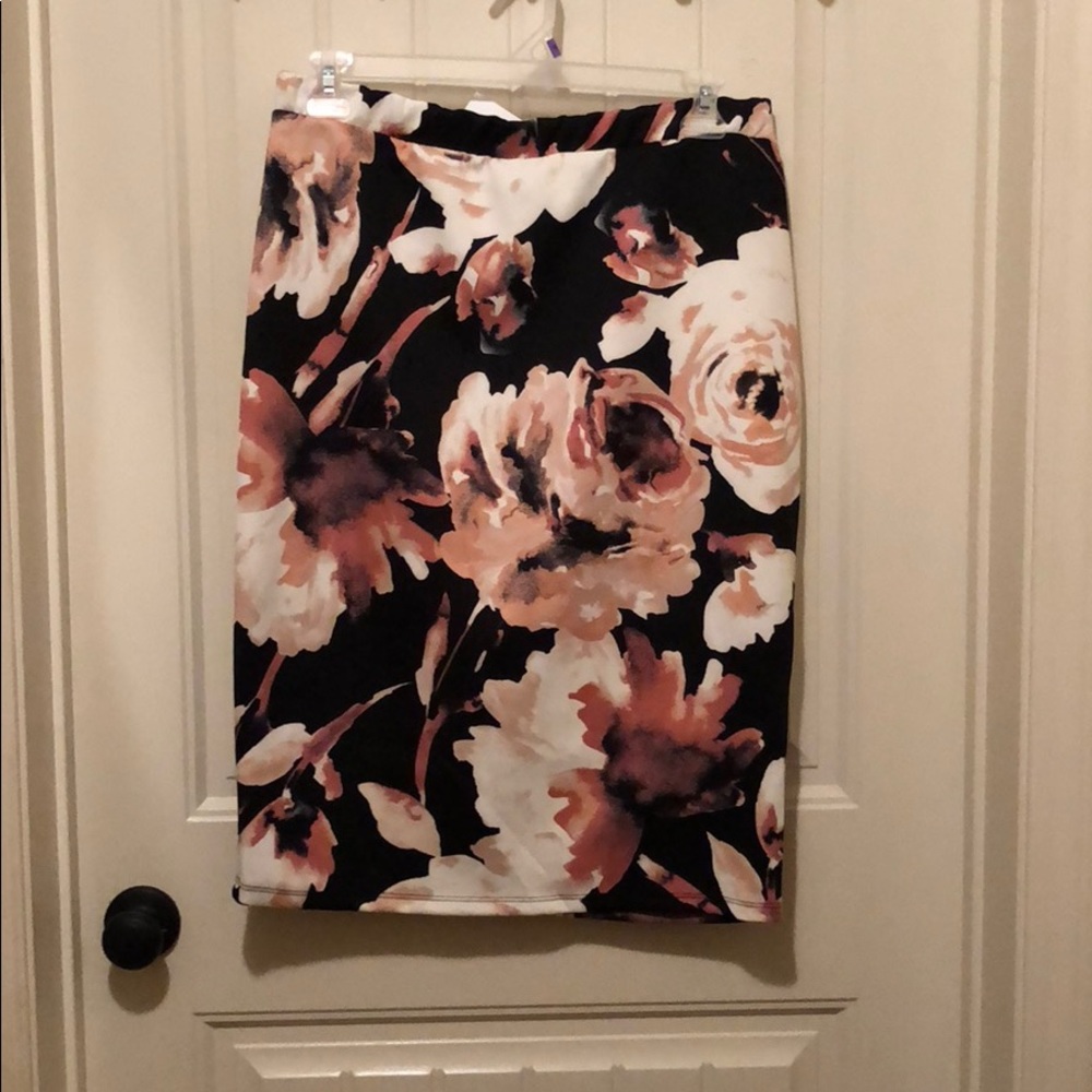 ❗️BNWT❗️Boutique Floral Pencil 2XL Skirt