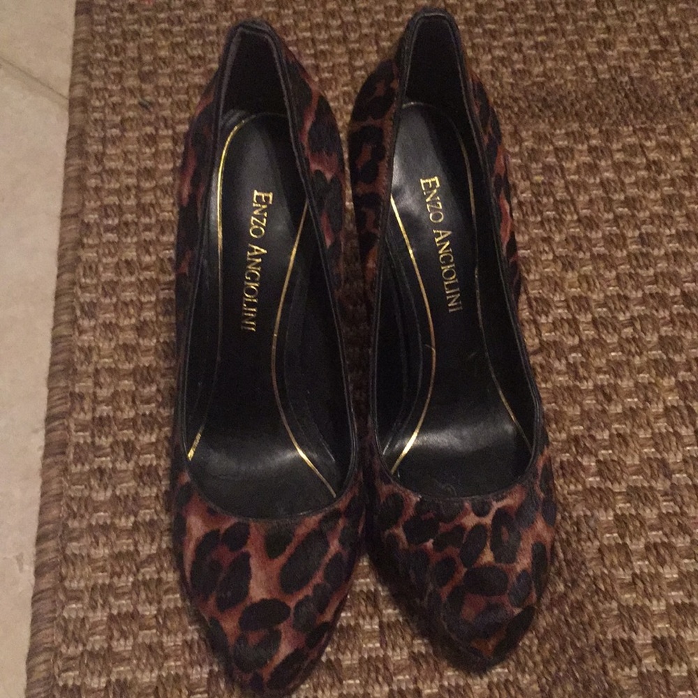 Leopard pumps