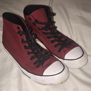 Men’s sz 13 maroon Converse hi-tops