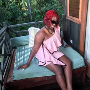 Meet your Posher, Simone