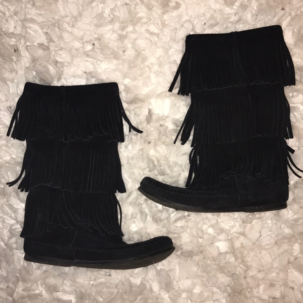 Minnetonka black fringe boots size 7