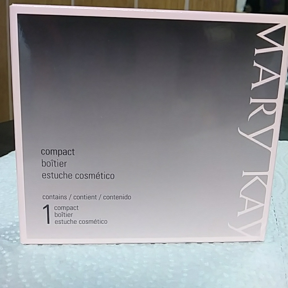 Mary Kay compact