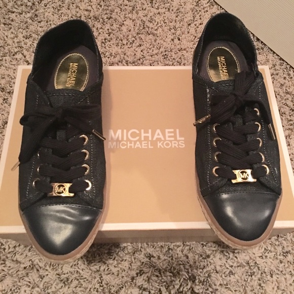 ❌SOLD❌ Michael Kors shoes - Picture 1 of 2