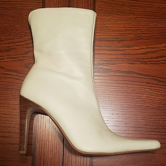 Steve Madden Shoes - 🌲Steve Madden Bone Leather Heeled Boots