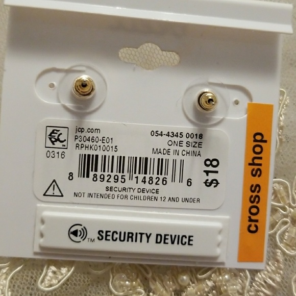 Earing - Picture 3 of 3