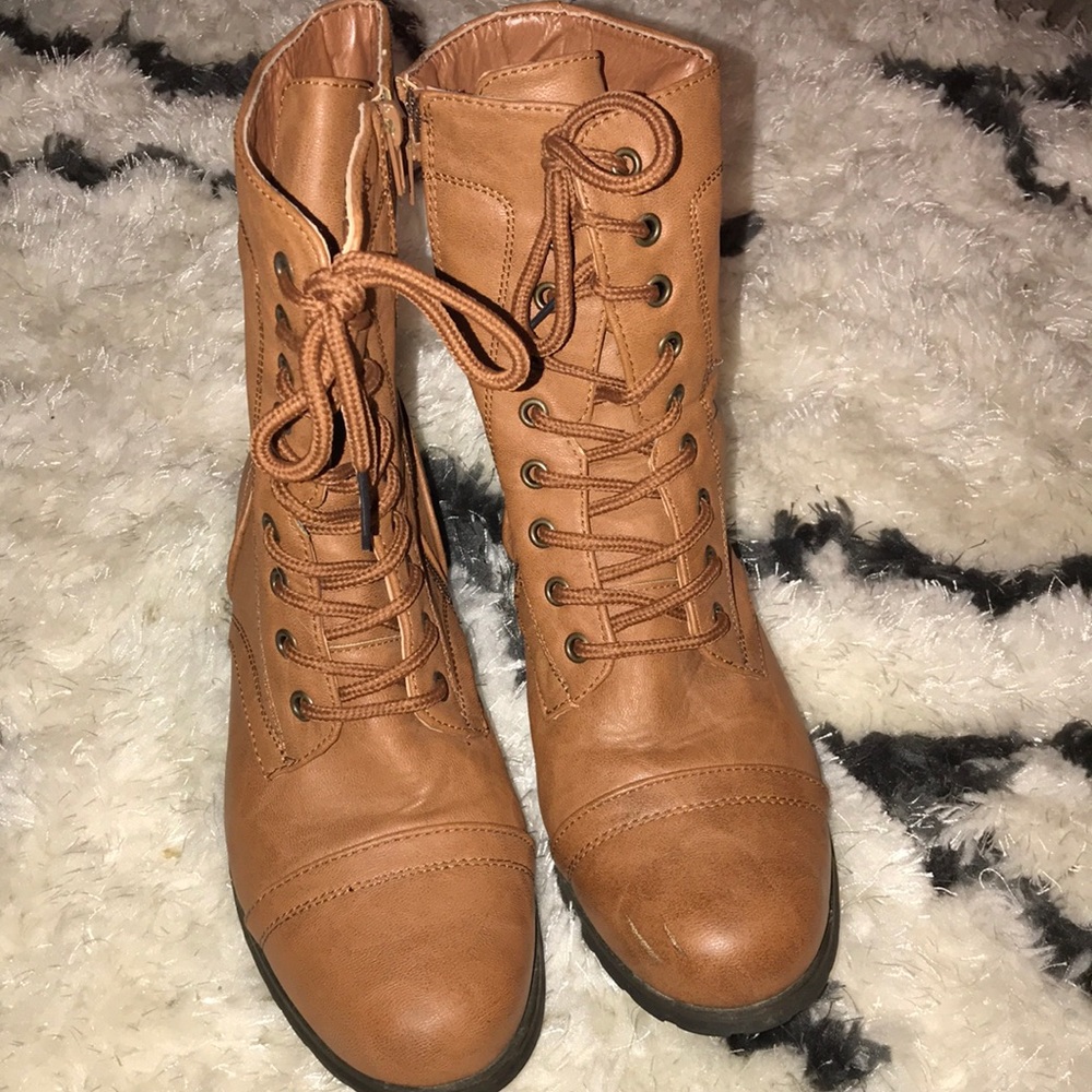 Tie boots - Picture 2 of 5