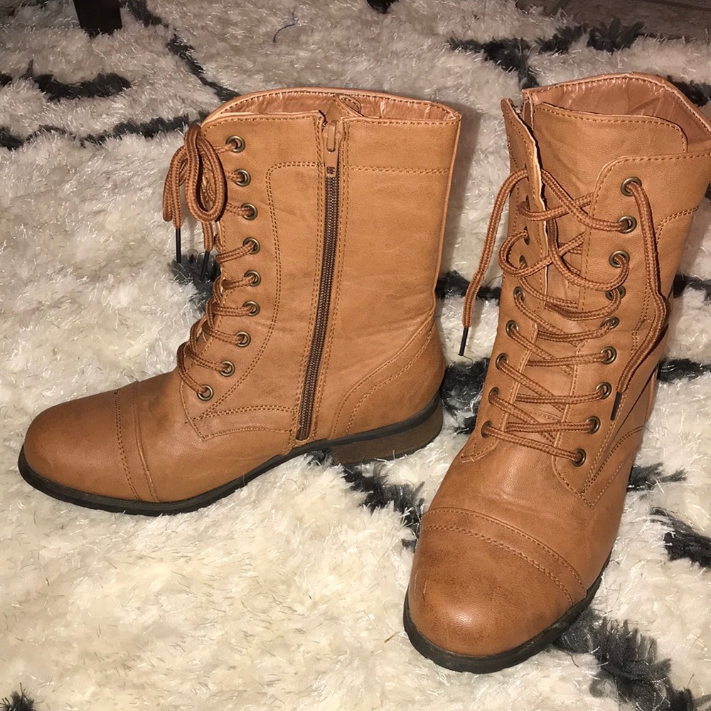 Tie boots - Picture 4 of 5