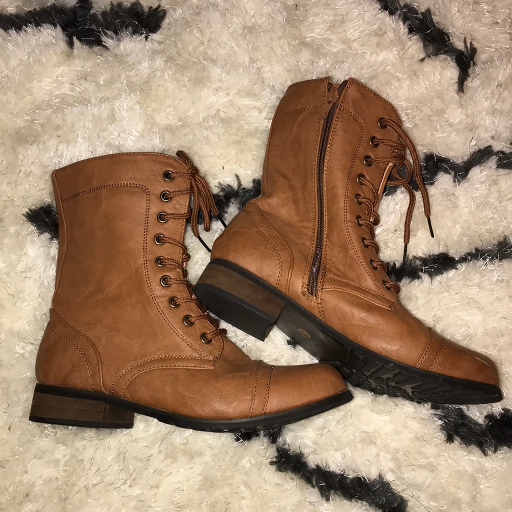 Tie boots - Picture 5 of 5