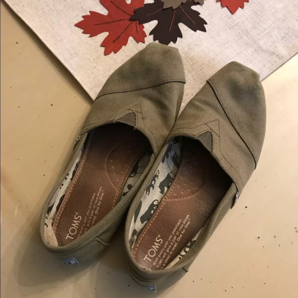 Tom's shoes