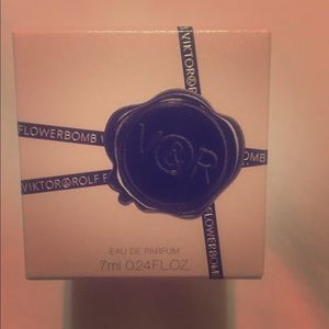 New Victor & Rolf Flowerbomb Eau de Parfum