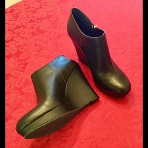 Jessica Simpson Black Wedge Bootie Size 10M