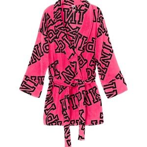 NWT PINK VICTORIAS SECRET ROBE!