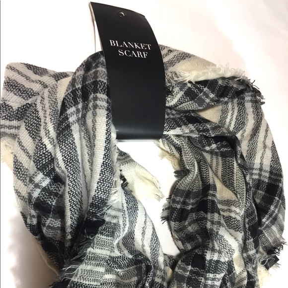 NWT Black Off White Fringe Plaid Blanket Scarf NEW - Picture 2 of 8