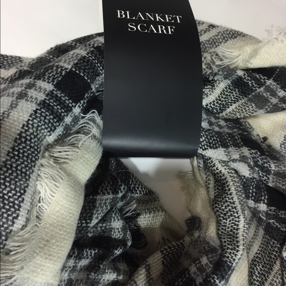 NWT Black Off White Fringe Plaid Blanket Scarf NEW - Picture 7 of 8