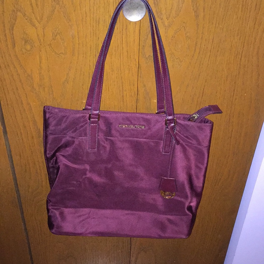 Micheal Kors maroon color shoulder purse